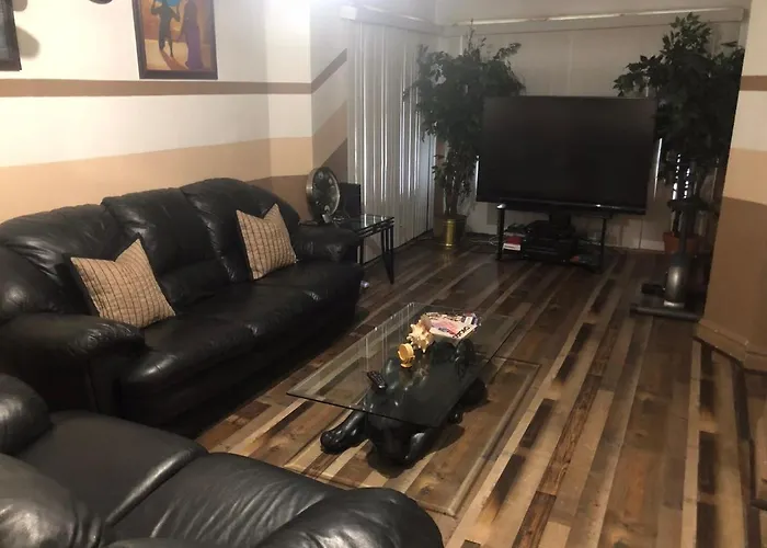A Hidden Gem, Approx 15 Mins To Downtown Chicago!