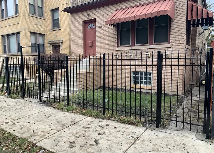 A Hidden Gem, Approx 15 Mins To Downtown Chicago!